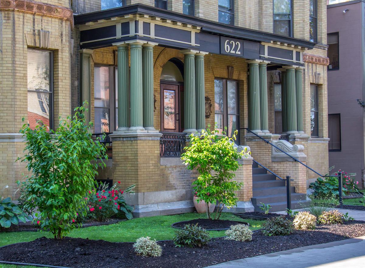Exterior photo 5
